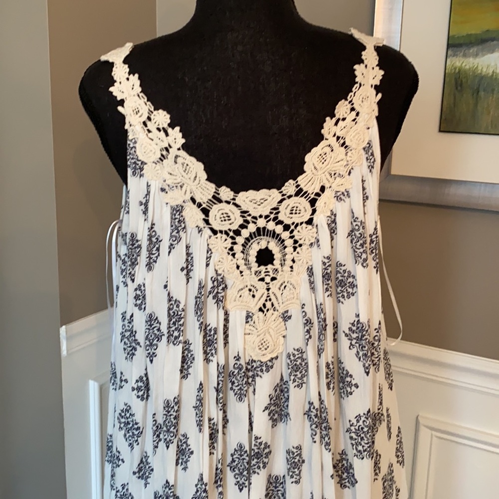 Excellent Condition! Altar’d State Dress Size Lrg - Picture 3 of 8